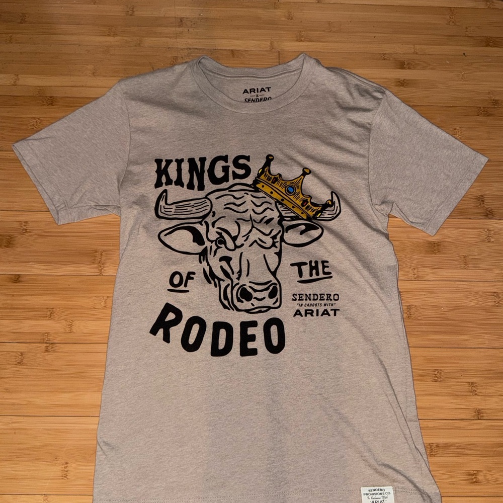 Ariat Light Gray Short Sleeve 'Kings of the Rodeo' Graphic Tee with Gold Crown